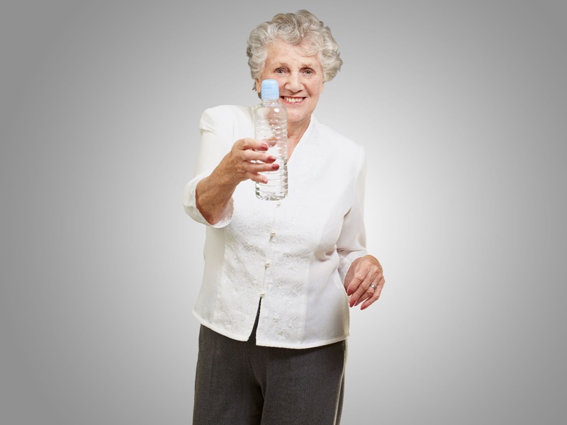 Cómo evitar que los mayores se deshidraten en verano